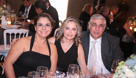  Sulema Gaviño, Lupita Penilla y Eduardo Gaviño.