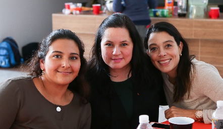  Lupita Escobar, Mónica Gómez y Wendy Cousman.