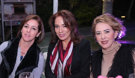  Ale Ávila, Lorena Herrera y Jalma Werge.