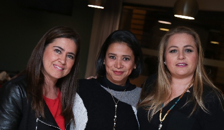 Alejandra Monsivais, Tere Moncada y Montserrat Gutiérrez.
