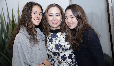  María Meade, Alejandra Gordoa y Ale Michel.