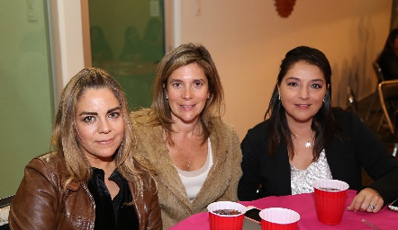   Paola Serment, Jessica Villarreal y Adriana Calderón .