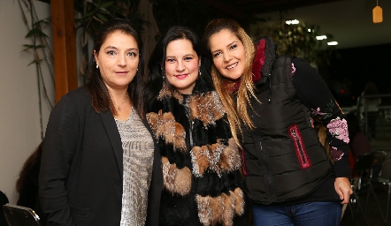  Adriana Calderón, Mónica Gómez y Mayra Ortega 
