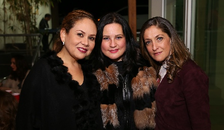  Raquel Álvarez, Mónica Gómez y Ana Nava .