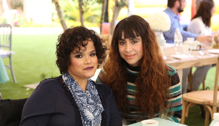  María Guadalupe Flores y Bety Medellín .