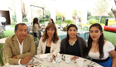  Héctor Sandoval, María Ramírez, Valeria y Marijó Sandoval  .