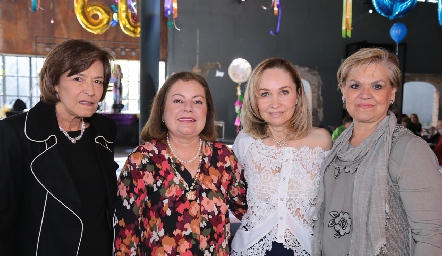  Victoria Labastida, Rosario Llaguno, Adelina Lasso y Mónica Labastida.
