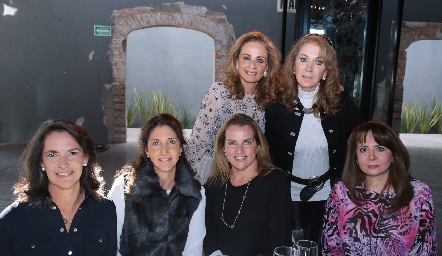  Alejandra y Magdalena Gómez, Beatriz Rangel, Patricia del Bosque, JulyAbud y Laura Rodríguez.