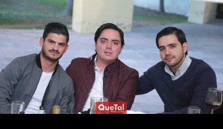  Oscar Cabrera, Toño Guzmán y Mauricio Mahbub.