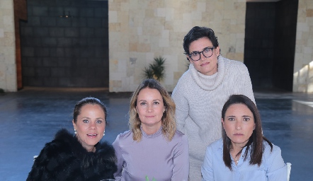  Paty Fernández, Gaby Artolózaga, María Clara y María José Abaroa.