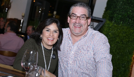  Lupita Quibrera de Echavarría y Juan Echavarría.