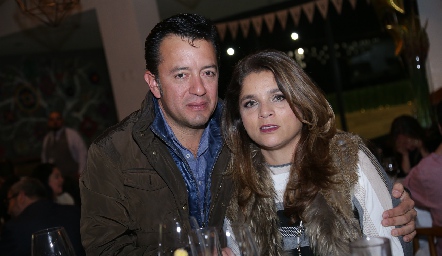  Víctor Barrales y Sara Berrones.