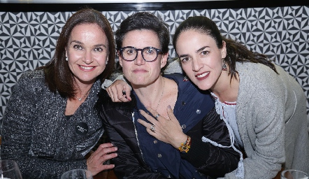  Ana Martha Hernández, María Clara Abaroa y Nancy Puente.
