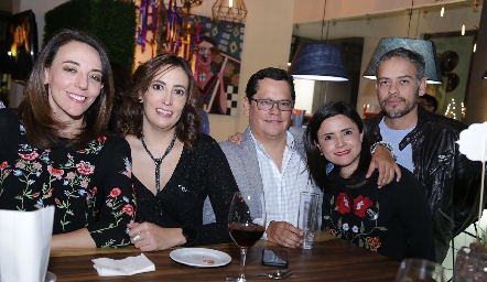  Fernanda y Ángeles González, Checo Quibrera, Paola Félix y Alejandro García.