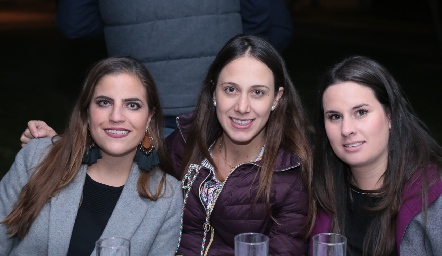  Danitza Lozano, Begoña Del Valle e Isa López.