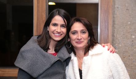  Mónica Medlich con su mamá Mónica Leal.