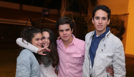  Isa Armendáriz, Emilia Meade, Pato Aranda y Juan Pablo Chevaile.