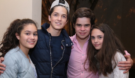  Isa Armendáriz, Oscar Vera, Pato Aranda y Emilia Meade.