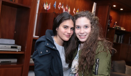  Regina y Lucía.
