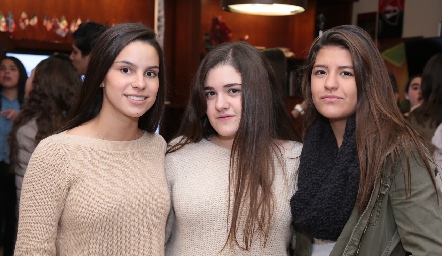  Paty, Chris y Regina.
