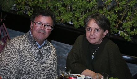  Roberto Meade y Tesa Vertiz de Meade.