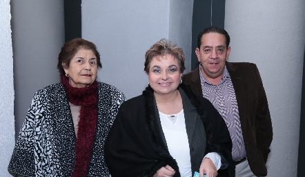  María del Carmen Espinosa, María del Carmen Pérez y Antonio Cadena.