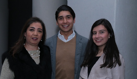  Sofía Carrillo, Miguel Tobías y Ana Paula García.