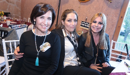  Pily de la Rosa, Patricia Betancourt y Charo Villalobos.