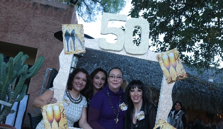  Geraldina González, María Esther Morales, Miriam García Rojas y Yessica Toscano.