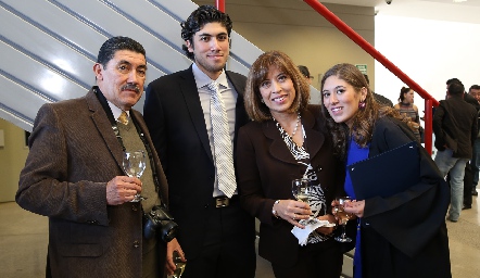  Familia Lazcano Torres .