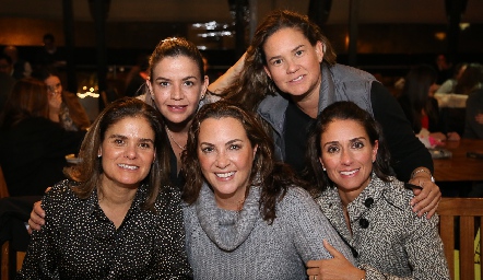  Marcela Benavente, Claudia Gouyonnet, Gaby Herrera, Daniela Benavente y Anel Ávila.