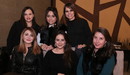  Natalia García, Jazmín Torres, Marisol García, Tita Martínez y María José Martínez.
