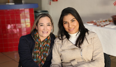  Mayra Navarro y Miriam Flores .
