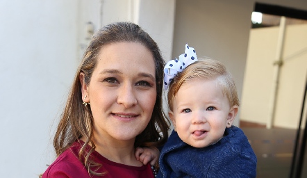  Isabel Aldrete y Emma Leautaud.