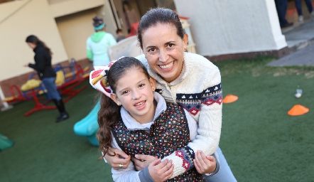  Daniela Meza y Charo Cabriales.