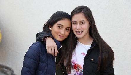  Mariana Meade y Regina Bravo .