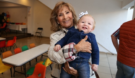 Esther Darbel con su nieta Emma.