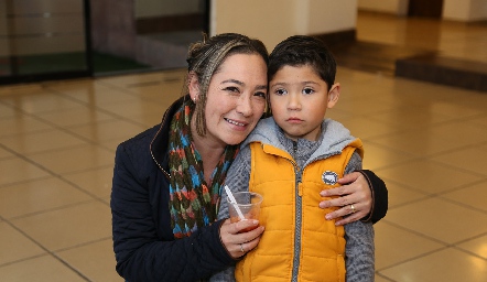  Mayra Navarro y Santiago .