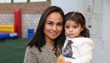  Miriam Tobías y Miranda Salamanca .