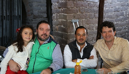  Paula y Héctor Morales, Alejandro Stevens y Héctor Salas.