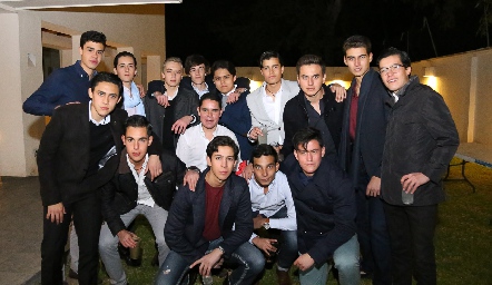  Los Gallos.