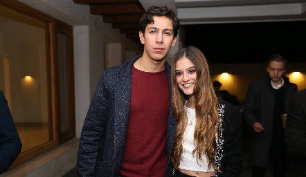  Lalo de Alba y Sofía Medina .