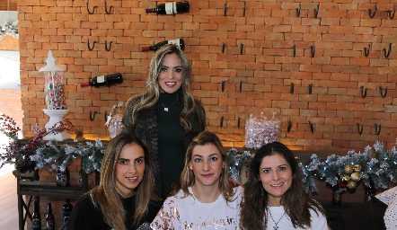 Elizabeth Berrones, Lucía Galarza, Priscila Mata y Coco Canseco.