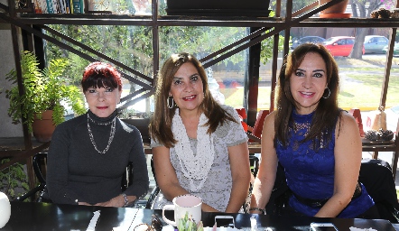 Conchita Barba, Mayte Olaya y Adriana Olaya.