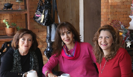 Gela Delgado, Lucía Aguilar y Verónica Delgado.