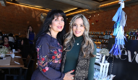  Elizabeth y Elizabeth Berrones.
