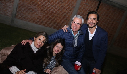  Carmen Andrés, Daniela Meade, Claudio Meade y José Luis Villaseñor.