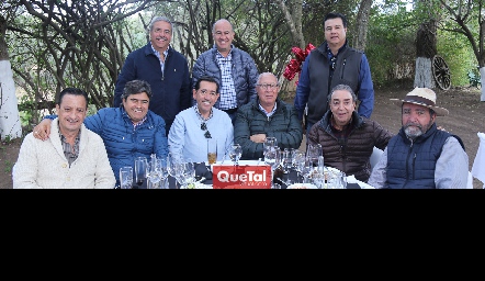 Chavo Espinosa, Rafael Olmos, Javier Mercado, Gales Díaz de León, Paco Leos, Félix Bocard, Gonzalo Dávila, Gustavo Puente y Carlos Abaroa.