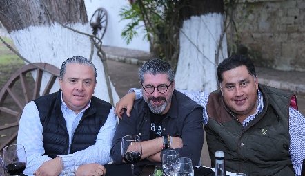  Luis Revuelta, Alesandro y Chapo Torres.