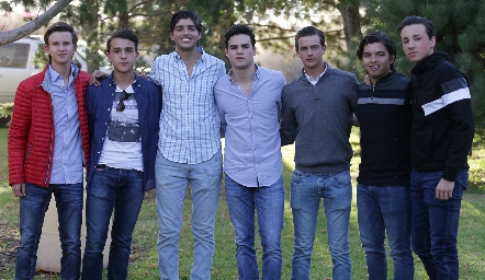  Nacho, Santi, Santiago, Jero, Miguel, Gonzalo y Rodrigo.